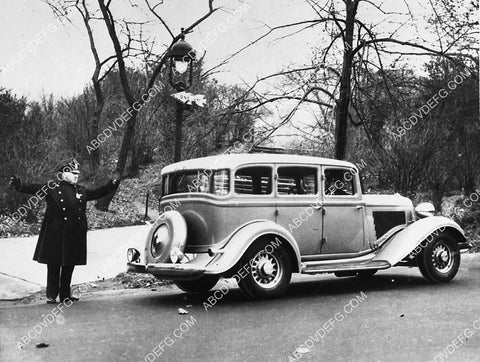 man configures 1933 Dodge automobile w frame on chassis backwards 1940-30