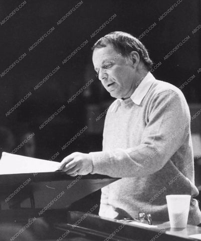 Frank Sinatra candid in the recording studio 1970-14