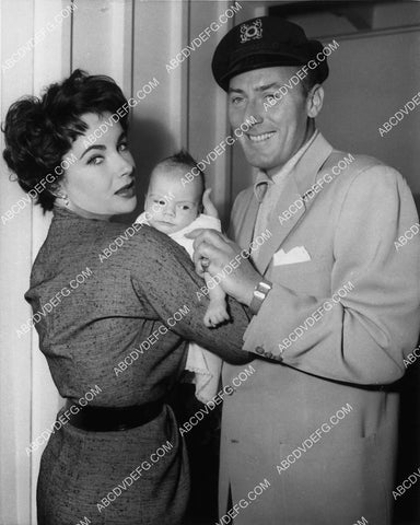 candid Elizabeth Taylor Michael Wilding and child 1974-07