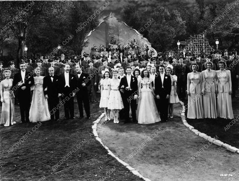 The andrews Sisters and a very big cast film What's Cookin 1854-22