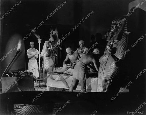 Boris Karloff is in for it film The Mummy 1987-35