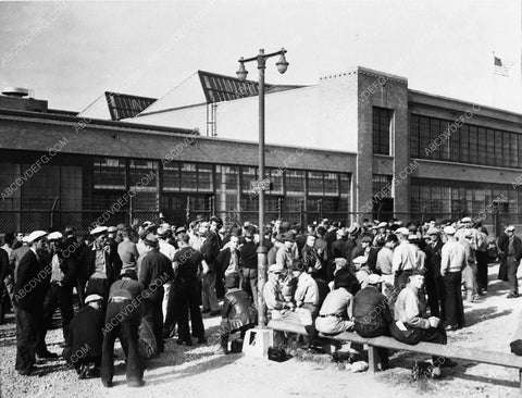 news photo 1937 workers strike 2001-29