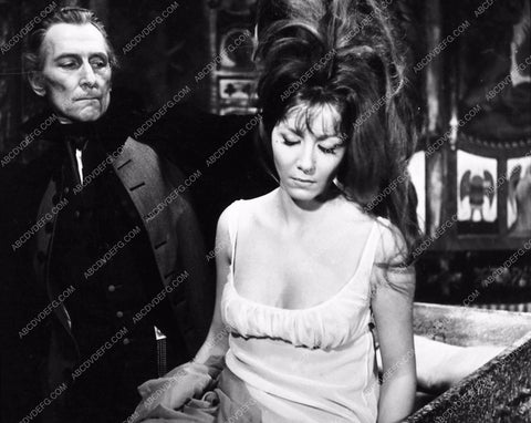Peter Cushing Madeline Smith Hammer Horror Vampire Lovers 2009-21