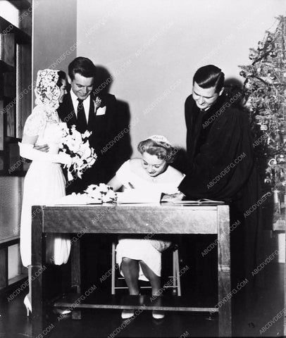 news photo candid Natalie Wood Robert Wagner wedding day 2010-23