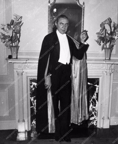 Bela lugosi posing as Dracula at home? Great candid 2034-17