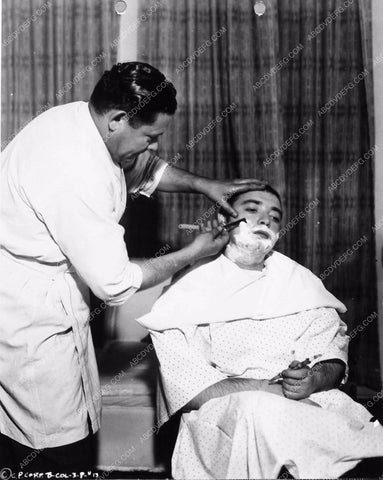 Peter Lorre getting a shave 2070-34