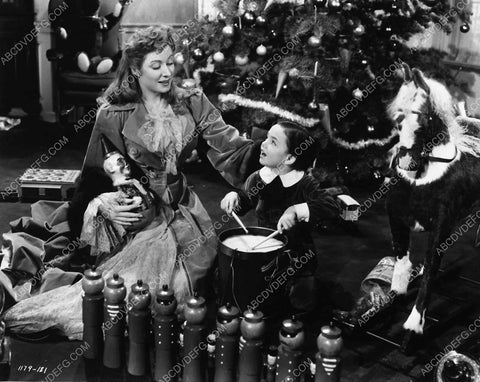 Greer Garson at the Christmas Tree film Blossoms in the Dust 2093b-31