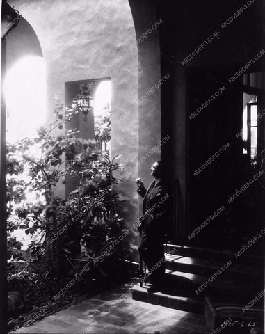 Bela Lugosi in front of house 2115-24