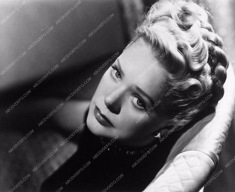 Alice Faye close up 2115-32