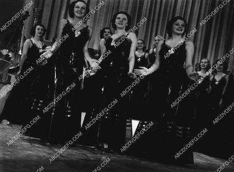 Alice Faye and the singers film Sing Baby Sing 2121-03