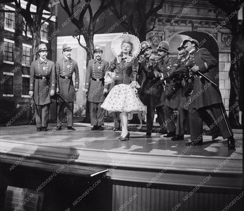 Alice Faye and cops Hello Frisco Hello 2124-18