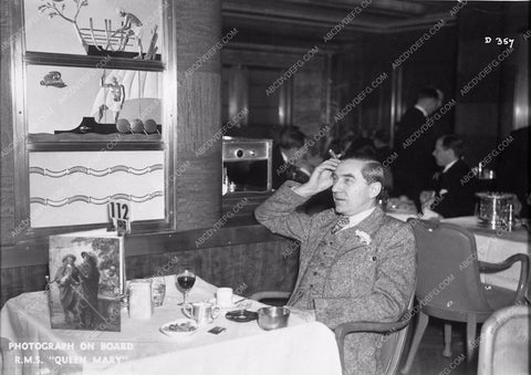 Bela Lugosi dining aboard Queen Mary 2124-28