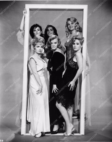 Raquel Welch Edy Wiliiams and babes A House Is Not a Home 2198-06