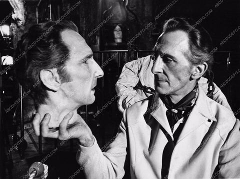 Peter Cushing checking fx dummy head of Peter Cushing 2198-29