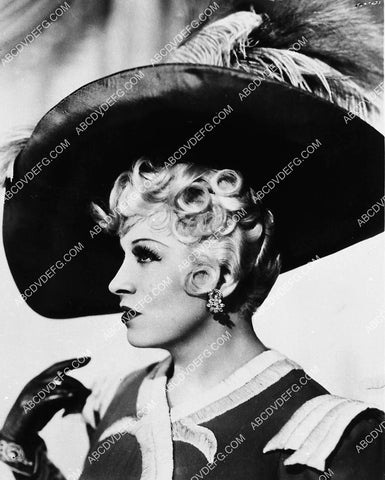 Mae West portrait 2201-12