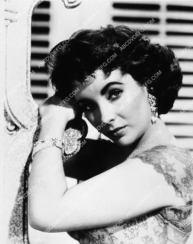 Elizabeth Taylor portrait 2309-02