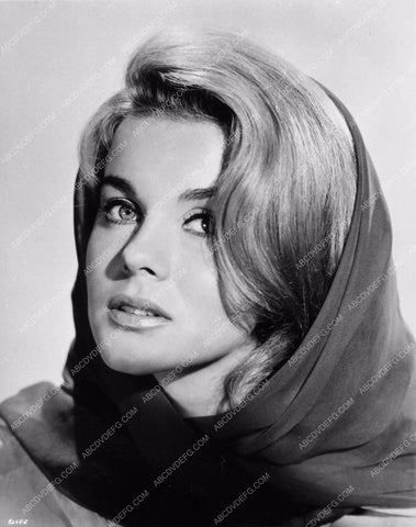 Ann-Margret portrait 2310-08