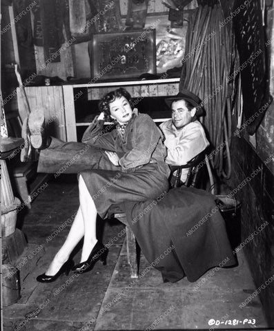 candid Gloria Grahame Glenn Ford Human Desire behind the scenes 2339-13