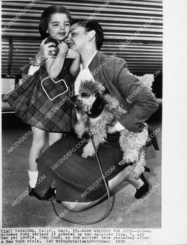 news photo Judy Garland Liza Minnelli and their dog John Cook 2350-19