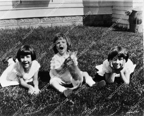 Judy Garland w her sisters Suzanne and Virginia and their cat 2350-36