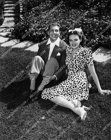 Dave Rose Judy Garland sitting in the grass 2351-08
