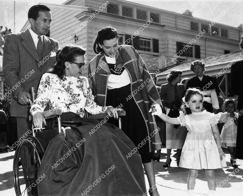 Alan Probst Judy Garland Jean Peters Liza Minnelli at Easter Party at Judy's 2351-14