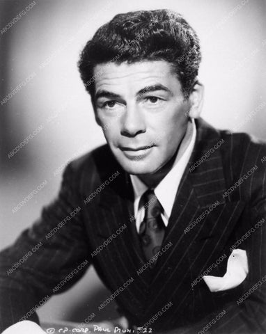 Paul Muni in pinstripes portrait 2363-12