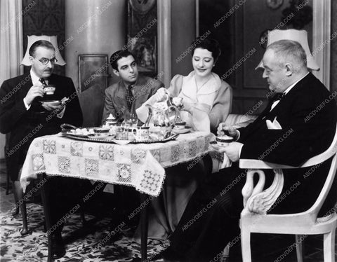 Alfred Lunt Lynn Fontanne Sidney Greenstreet enjoying tea 2445-32