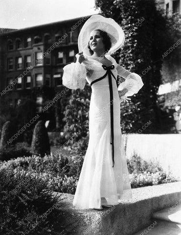 Mary Brian outdoors shot 2528-03
