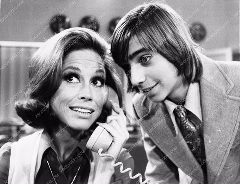 Mary Tyler Moore Gerald Michenand Mary Tyler Moore Show TV 2546-36