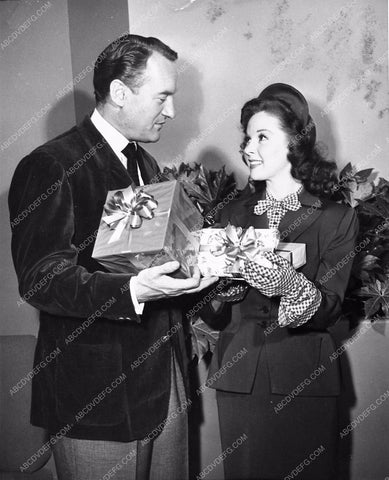 candid George Sanders Susan Hayward exchanging Christmas gifts 2560-31