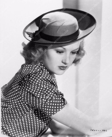 Betty Grable fashion in hat portrait 2719-16