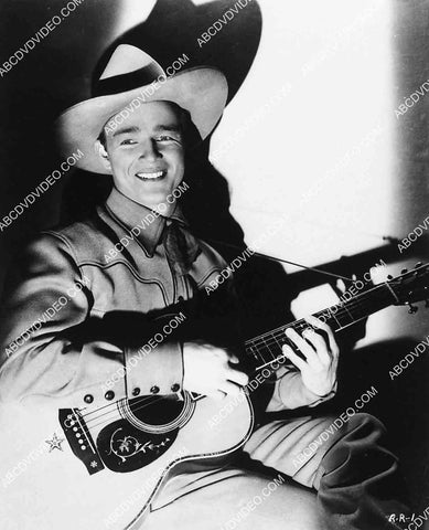 cool cowboy Roy Rogers w his guitar 2721-15