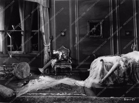 Mae Clarke passed out in classic horror film Frankenstein 2730-30