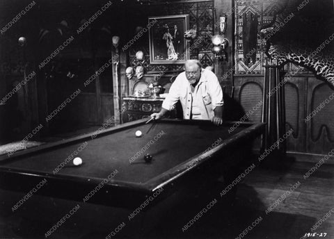 Burl Ives shooting pool film The Spiral Road 2764-29