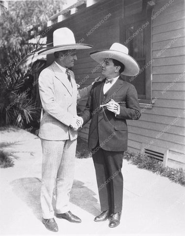 Tom Mix candid 2786-09