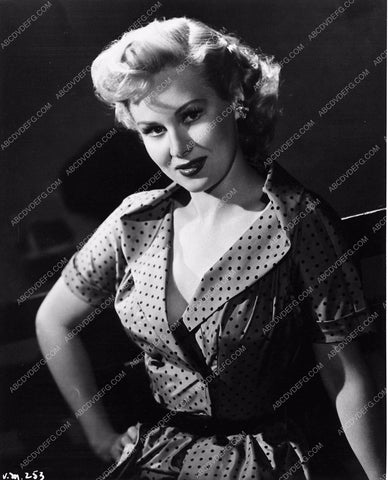 Virginia Mayo seductive portrait 2793-05