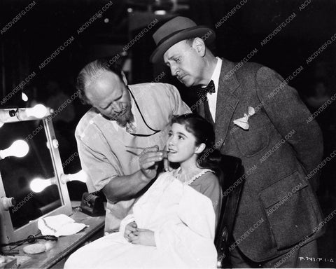 Edith Fellows in makeup chair behind the scenes 2816-18