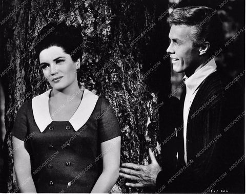 Connie Francis Harve Presnell film When the Boys Meet the Girls 2818-03