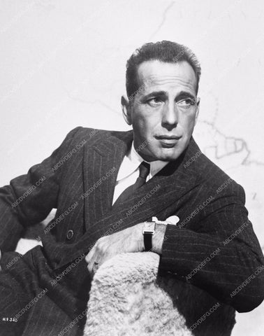 Humphrey Bogart seated portrait 2879-03
