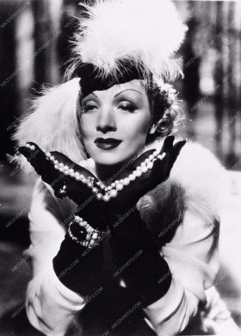 Marlene Dietrich portrait 2879-07