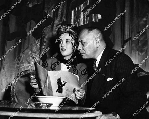 2883-028 candid Phyllis Brooks, Erich von Stroheim w some fashion show program 2883-028