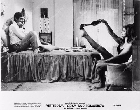Sophia Loren Marcello Mastroianni film Yesterday Today & Tomorrow 2909b-17