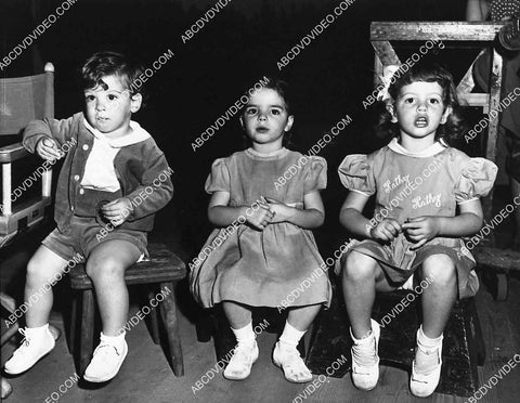 2926-028 candid Liza Minnelli age 4 or 5 on set w other kids siblings maybe 2926-028