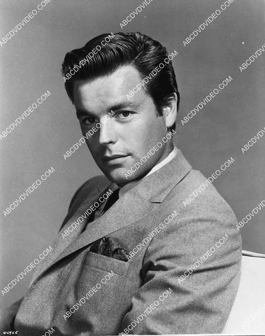 2929-021 handsome Robert Wagner portrait 2929-021