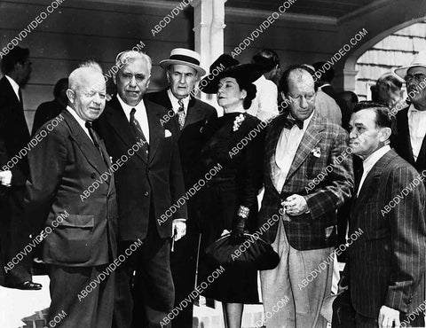 2959-036 Chester Conklin, Mack Sennett, Dell Henderson, Minta Durfee & others group candid 2959-036