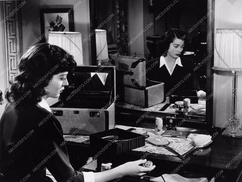 Gail Russell mirror desk shot from The Unseen 2967-31