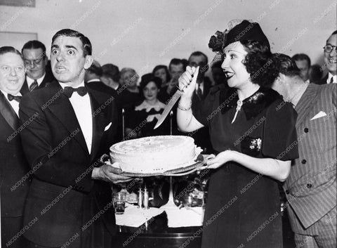 Eddie Cantor Ethel Merman cutting birthday cake 3002-22
