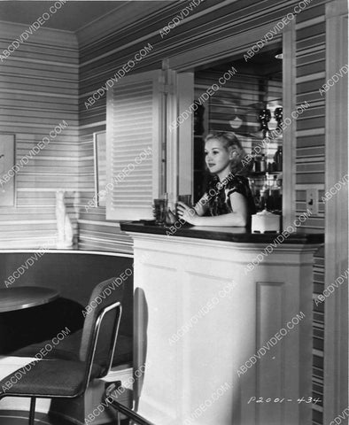 Betty Grable tending bar 3031-30