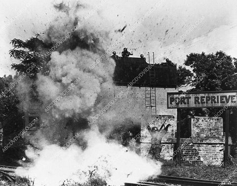 action explosion sequence film Dark of the Sun 3040-09